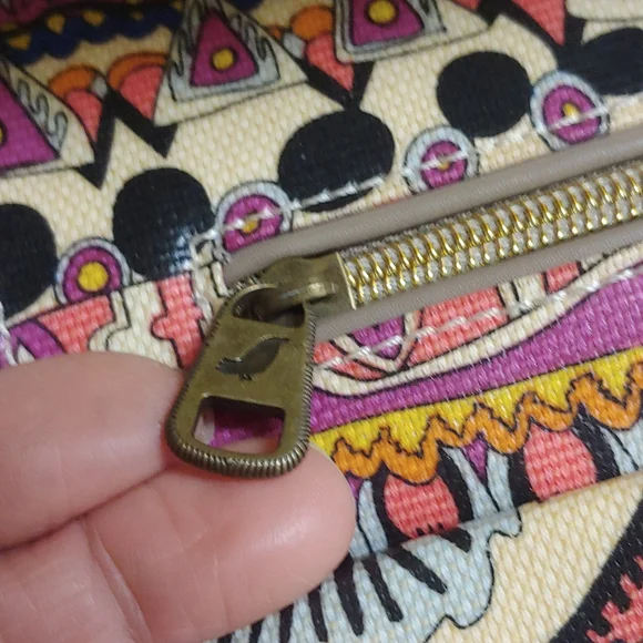 Sakroots crossbody bag - Picture 3 of 16